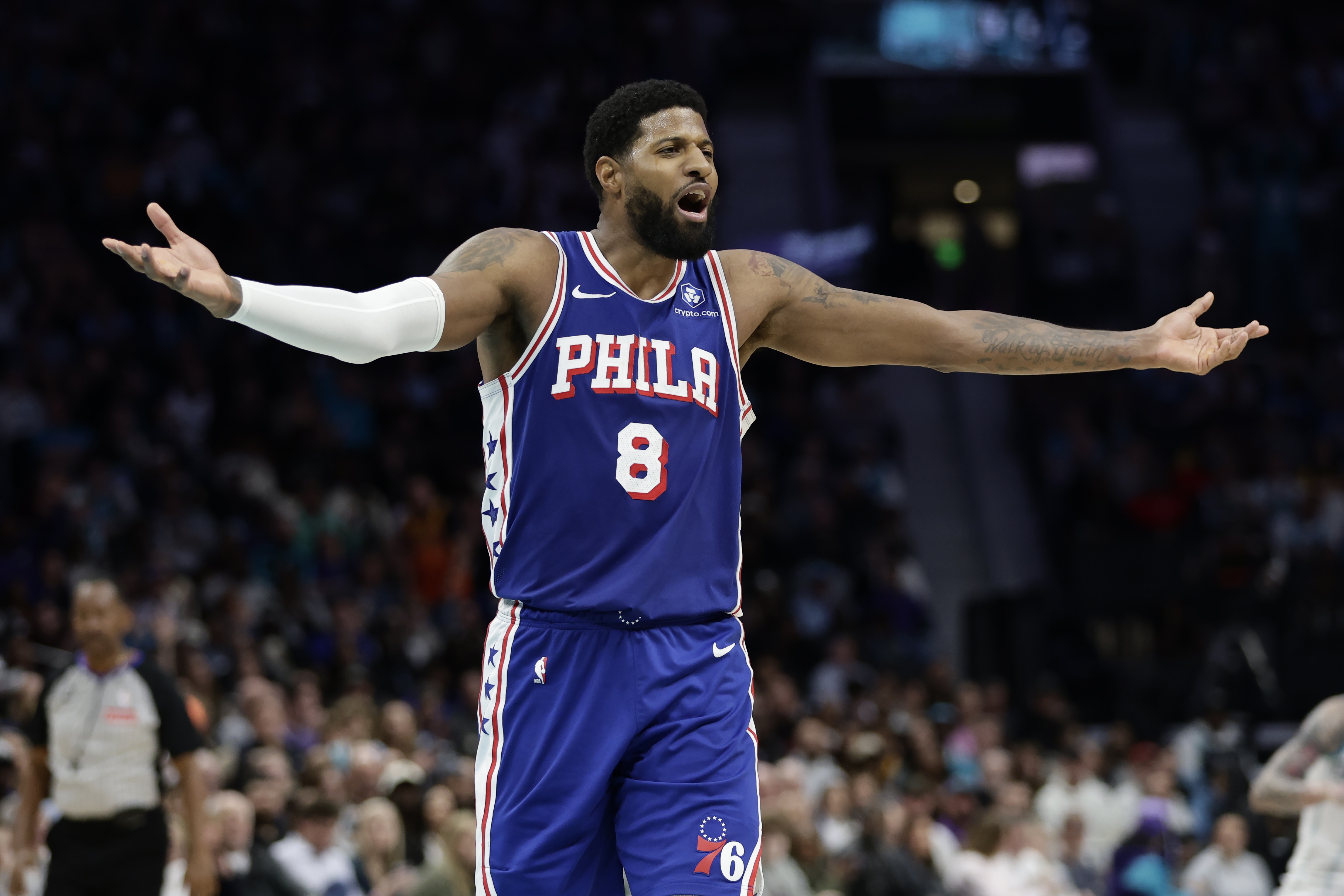 下半场消失！乔治14中7拿到20分5板4助2断 上半场独得18分